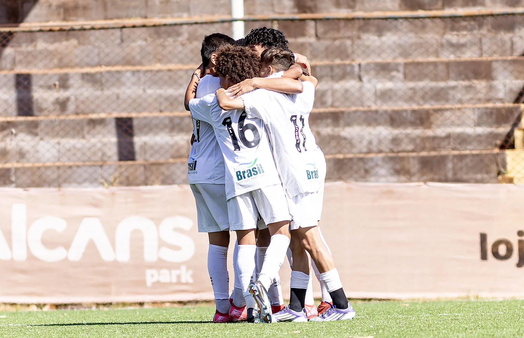 Os Meninos da Vila vão enfrentar o Athletico na final (Foto: Alcans Cup/Divulgação)