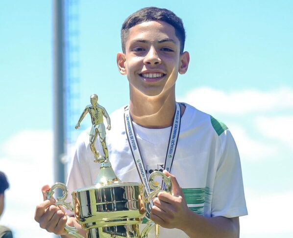 Jovem meia tem mais participações em gols do que jogos pelo Coxa (Foto: Arquivo Pessoal)