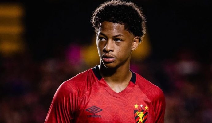 Botafogo negocia com o Sport a contratação do volante Zé