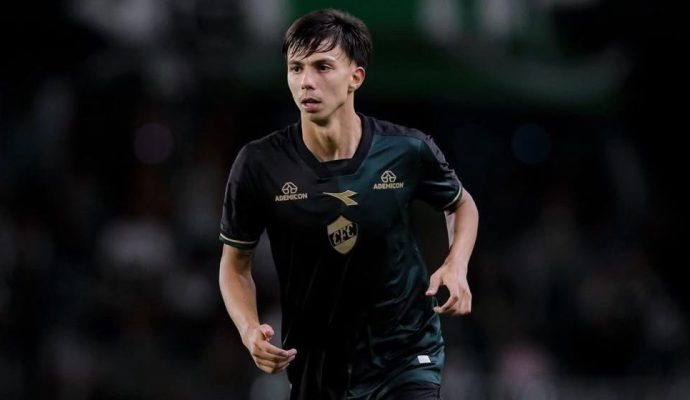 Coritiba renova com João Almeida até 2029 e garante promessa