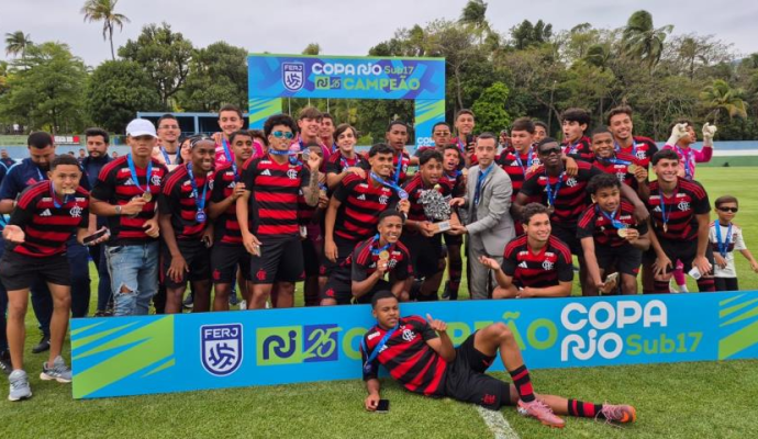 Flamengo bate Vasco nos pênaltis e fatura tri da Copa