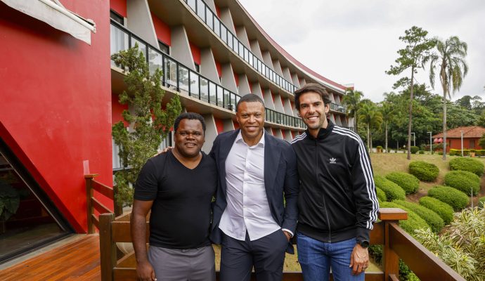Formados no Tricolor, Kaká, Júlio Baptista e Simplício visitam o