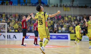 Jaraguá vence Atlântico e sai em vantagem na semifinal da