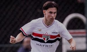 Jogador da base assina contrato profissional com o São Paulo