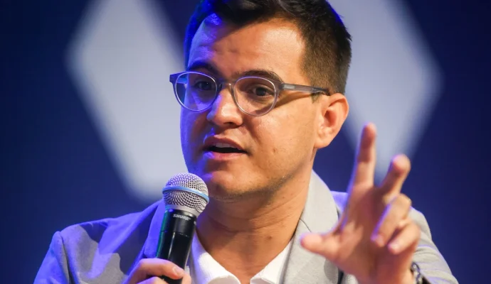 Jiovani Soeiro lidera o movimento encabeçado pelo Portal Brazuca em prol do futebol de base brasileiro (Foto: STA Fotos/Divulgação)