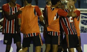 São Paulo supera Red Bull Bragantino nos pênaltis e avança