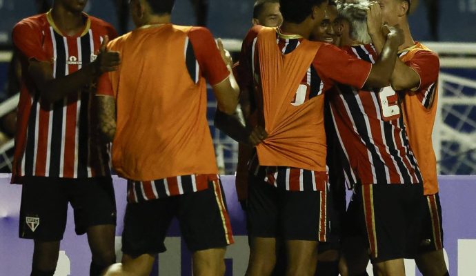 São Paulo supera Red Bull Bragantino nos pênaltis e avança