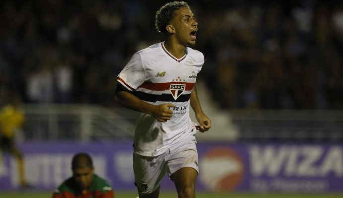 São Paulo vence Portuguesa e avança à terceira fase da