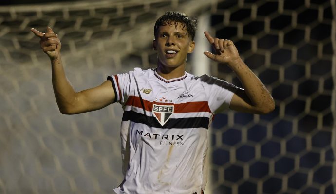 Tricolor goleia o Operário-PR e avança para as oitavas da